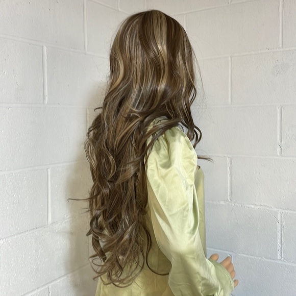 NWT 30” stunning caramel bronde highlighted long loose waves Barbie Insta wig - Picture 10 of 16